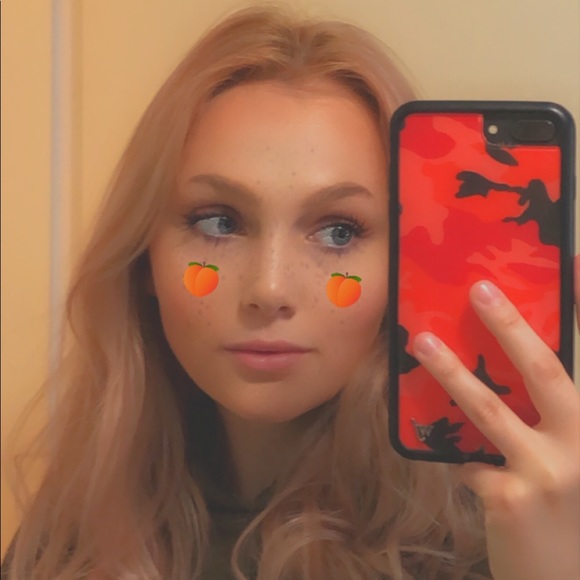 Meet your Posher, Ava - Picture 1 of 1